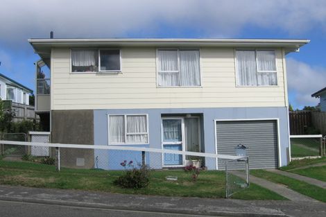 Photo of property in 27 Colchester Crescent, Newlands, Wellington, 6037