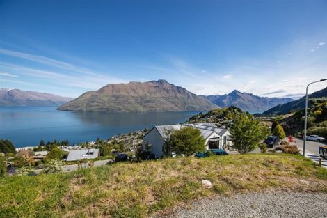 Photo of property in 111 Wynyard Crescent, Fernhill, Queenstown, 9300