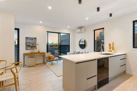 Photo of property in 6 Luff Place, Long Bay, Auckland, 0630