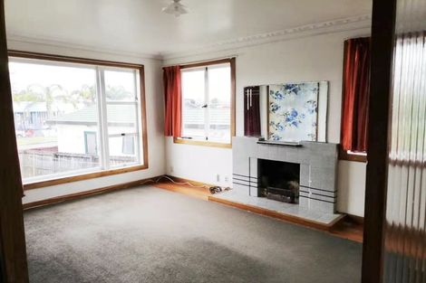 Photo of property in 2 Binsted Road, New Lynn, Auckland, 0600
