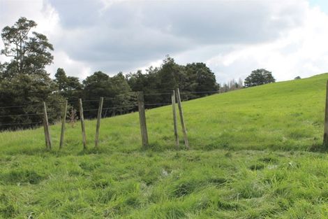 Photo of property in 16 Matai Drive, Maungaturoto, 0520