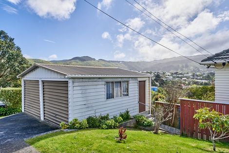 Photo of property in 2 Ryan Grove, Tawa, Wellington, 5028