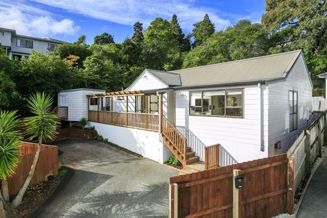 Photo of property in 11 Squirrel Lane, Browns Bay, Auckland, 0630
