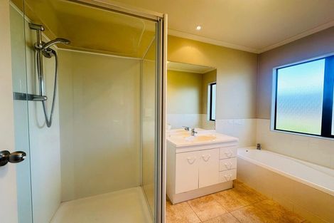 Photo of property in 5 Drumbeg Close, Flat Bush, Auckland, 2019