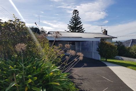 Photo of property in 12 Limmer Place, Browns Bay, Auckland, 0632