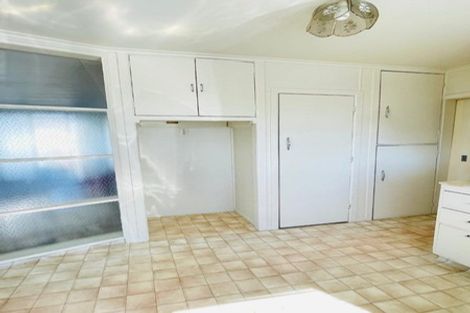 Photo of property in 31 Te Atatu Road, Te Atatu South, Auckland, 0610