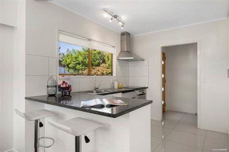 Photo of property in 16 Dennis Avenue, Hillpark, Auckland, 2102