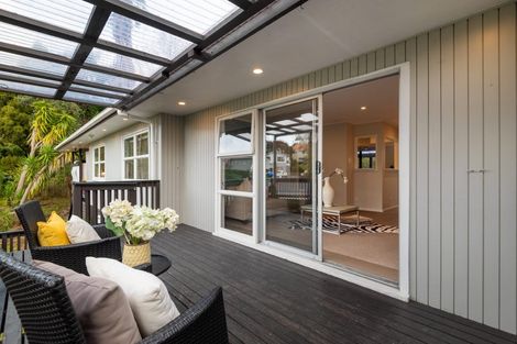 Photo of property in 1/649 Beach Road, Rothesay Bay, Auckland, 0630