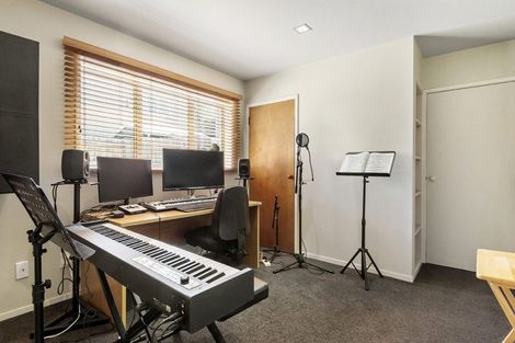 Photo of property in 22 Surville Place, Mairangi Bay, Auckland, 0630