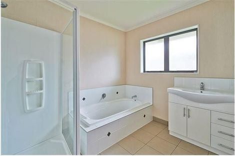 Photo of property in 157 Pacific Drive, Fitzherbert, Palmerston North, 4410