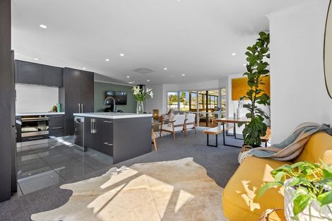 Photo of property in 7b Beach Road, Omata, New Plymouth, 4374