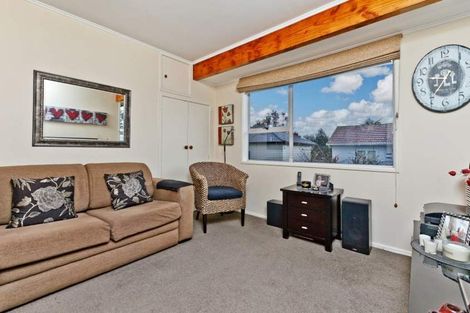 Photo of property in 65 Pupuke Road, Birkenhead, Auckland, 0627