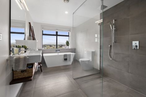 Photo of property in 67 Ruapehu Drive, Fitzherbert, Palmerston North, 4410