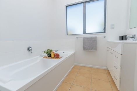 Photo of property in 80 Erlestoke Crescent, Churton Park, Wellington, 6037