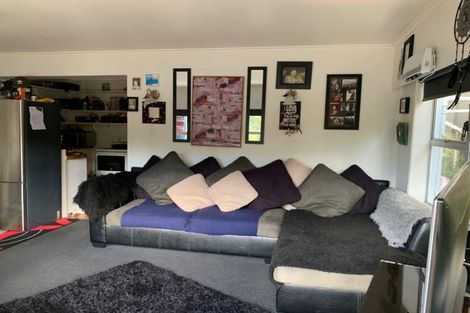 Photo of property in 27 Waiwera Place, Waiwera, Orewa, 0994