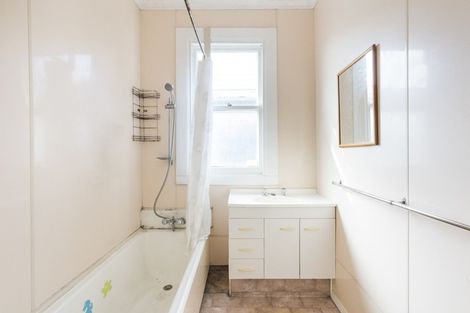 Photo of property in 20 Shamrock Street, Takaro, Palmerston North, 4412