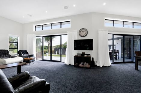 Photo of property in 10 Augusta Grove, Waiwhakaiho, New Plymouth, 4312