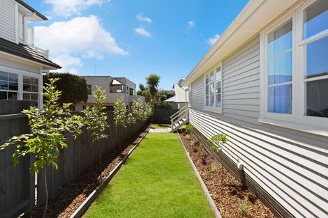 Photo of property in 26 Seaview Road, Otumoetai, Tauranga, 3110