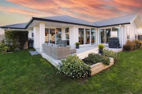 Photo of property in 28 Feist Street, Carterton, 5713