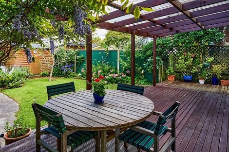 Photo of property in 25 Mahoe Street, Eastbourne, Lower Hutt, 5013