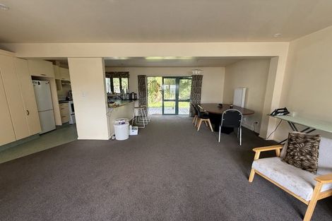 Photo of property in 5 Oak Grove, Mount Cook, Wellington, 6011