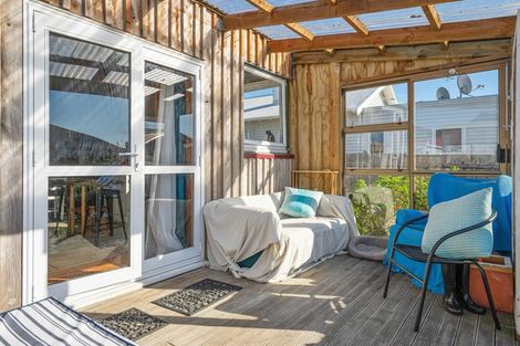 Photo of property in 8 Harbour Street, Moturoa, New Plymouth, 4310