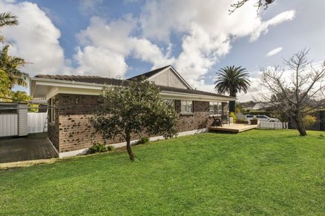 Photo of property in 1/2 Palm Court Drive, Glen Eden, Auckland, 0602