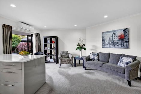 Photo of property in 3b Larsen Place, Merrilands, New Plymouth, 4312