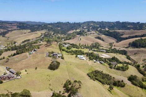 Photo of property in 14b Wairere Road, Waitakere, Henderson, 0782