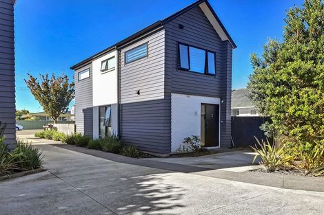 Photo of property in 2/598 Te Atatu Road, Te Atatu Peninsula, Auckland, 0610
