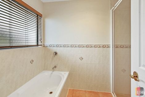 Photo of property in 17 Castlehill Court, Wattle Downs, Auckland, 2103