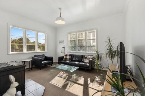 Photo of property in 16 Avon Street, Waterloo, Lower Hutt, 5011