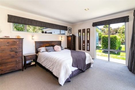 Photo of property in 27 Loch Views Road, Acacia Bay, Taupo, 3385