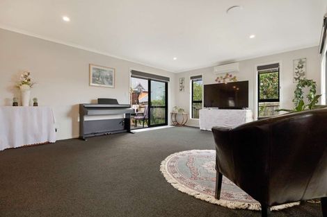 Photo of property in 5 Faber Place, Rototuna North, Hamilton, 3210