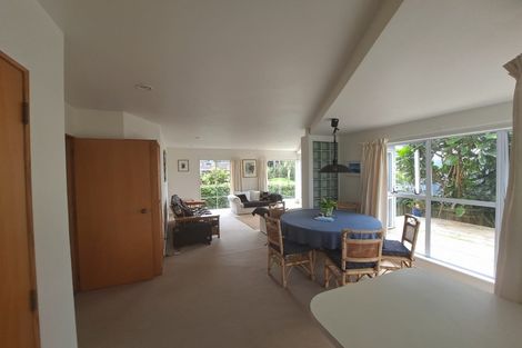 Photo of property in 21 Arden Place, Oakura, 4314