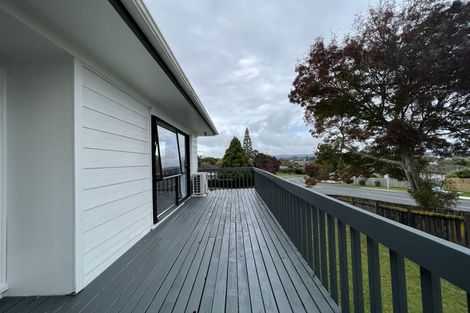 Photo of property in 139 Moire Road, West Harbour, Auckland, 0618