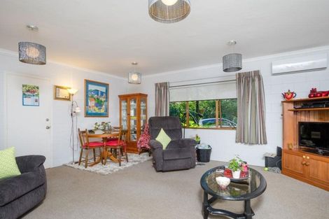 Photo of property in 42 Opanuku Road, Henderson Valley, Auckland, 0612