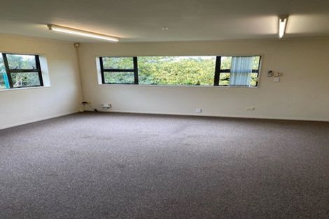 Photo of property in 4 Heversham Place, Glendene, Auckland, 0602