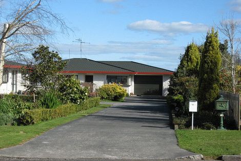 Photo of property in 14 Oaklea Avenue, Marton, 4710