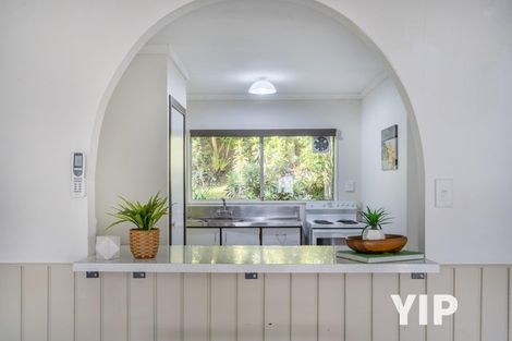 Photo of property in 2/15 Bloomsbury Grove, Newlands, Wellington, 6037