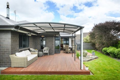 Photo of property in 25 Trump Place, Kelvin Grove, Palmerston North, 4414