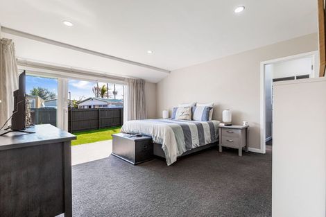 Photo of property in 21 Glenhaven Place, Te Atatu Peninsula, Auckland, 0610