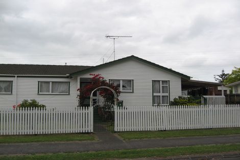 Photo of property in 5 Rountree Place, Conifer Grove, Takanini, 2112