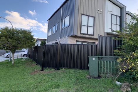 Photo of property in 1/21 Newham Place, Henderson, Auckland, 0612