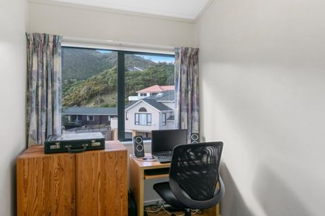 Photo of property in 9 Kapil Grove, Khandallah, Wellington, 6035
