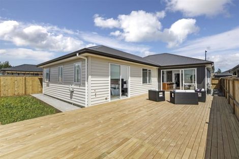 Photo of property in 13 Vinistra Road, Kumeu, 0810