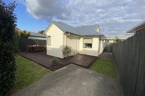 Photo of property in 4 Gossamer Drive, Pakuranga Heights, Auckland, 2010