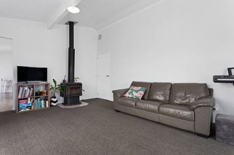 Photo of property in 14 Hinau Place, Edgecumbe, 3120