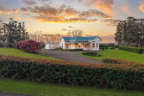 Photo of property in 124 Rimmer Road, Helensville, 0875