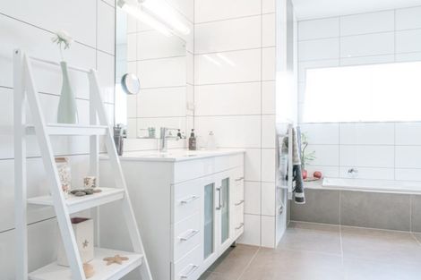 Photo of property in 18 Lithgow Drive, Otamatea, Whanganui, 4500